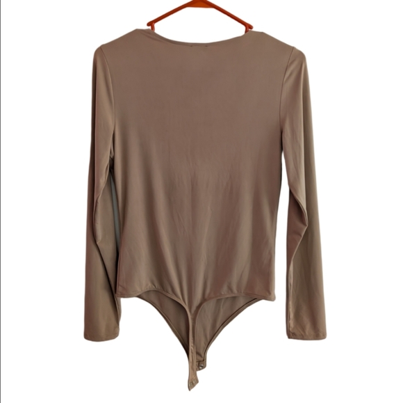 Women's Express Beige Long Sleeve Body Contour Bodysuit Size M - Picture 4 of 4